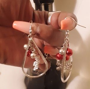 BEAUTIFUL RED SNOWFLAKE EARRINGS
